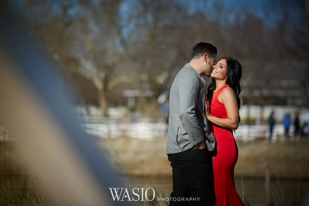 07-chicago-engagement-sunrise-kiss-romantic Chicago Sunrise Engagement Session - Sara + Peter