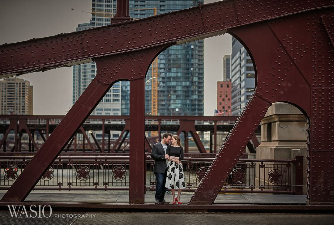 09-Chicago-engagement-bridges-lasalle-street Spring Engagement session - Stephanie + Zach