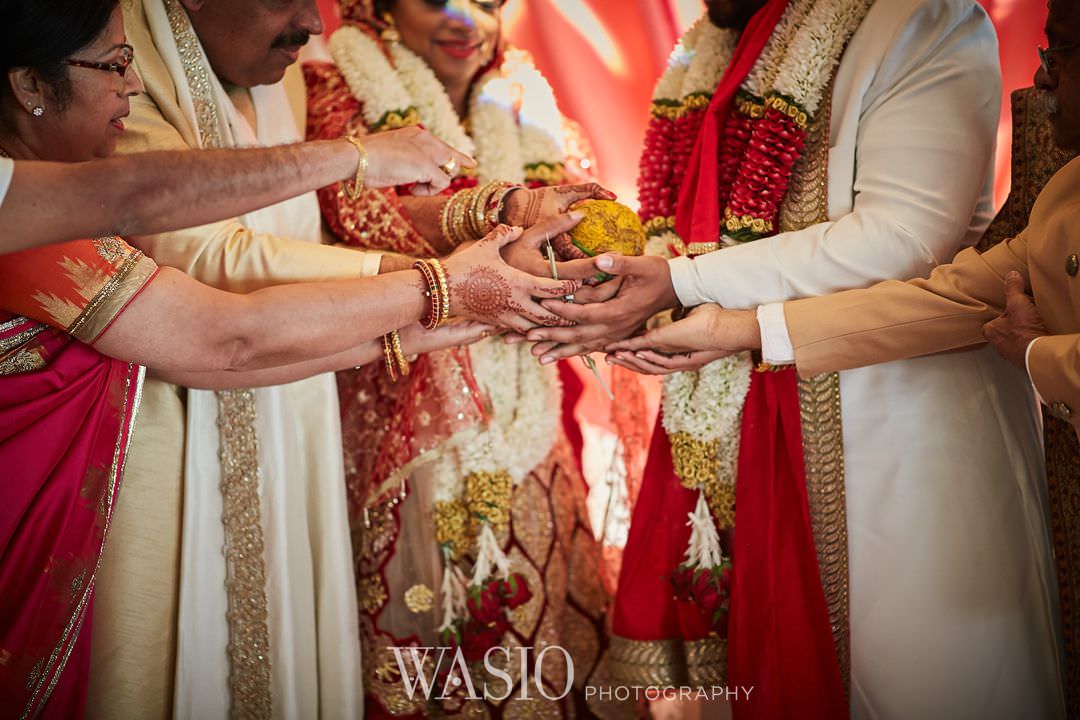 15-Indian-wedding-chicago-south-asian-idos Indian Wedding at Rosemont Convention Center - Arya and Arpit