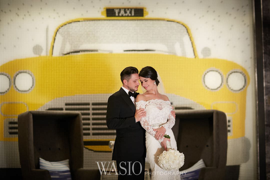 33-chicago-trump-tower-wedding-river-renaissance-hotel-bride Chicago River Roast Wedding - Joanna + Mateusz