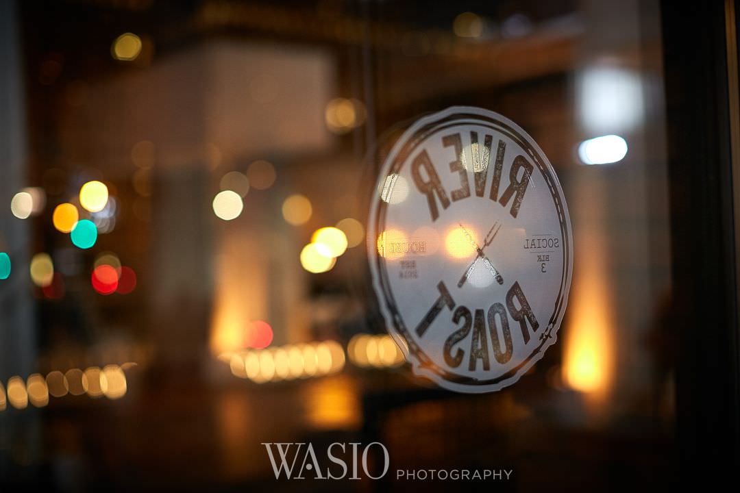 49-river-roast-wedding-restaurant-reflection-downtown Chicago River Roast Wedding - Joanna + Mateusz