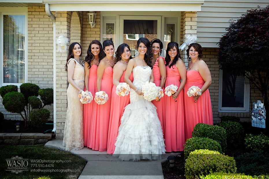 Chciago-Greek-Wedding-Venutis-0386-classis-portrait-bridesmaids-coral-dresses-931x620 Greek Wedding at Venuti's - Tanya + Nick