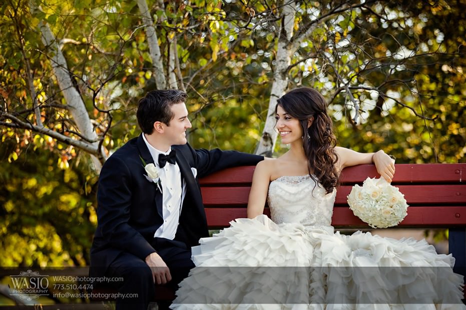 Chciago-Greek-Wedding-Venutis-0393-fun-bride-groom-sitting-bench-romantic-portrait-931x620 Greek Wedding at Venuti's - Tanya + Nick