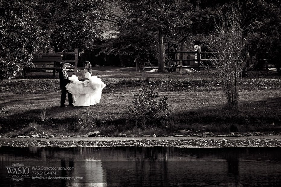 Chciago-Greek-Wedding-Venutis-0394-dramatic-portrait-couple-lake-park-931x620 Greek Wedding at Venuti's - Tanya + Nick