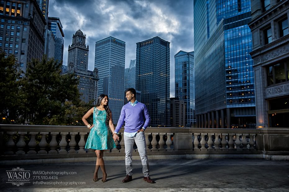 Chicago-wedding-engagement-photography-010-dramataic-Chicago-downtown-skyline-931x620 Engagement Photography Session - Cheryl + Brian