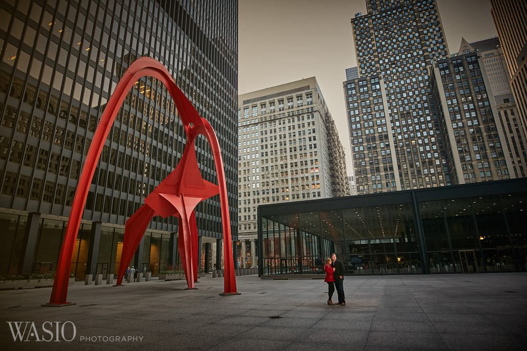 chicago-scolpture-engaged-session-architecture-crane-scolpture Chicago winter engagement session - Lucy + John