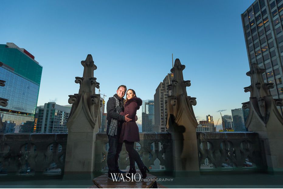 evening-engagement-photos-sunset-photography-Chicago-Tribune-building-rooftop-iconic-photography-60 Evening Engagement Photos - Izabela and Marcin