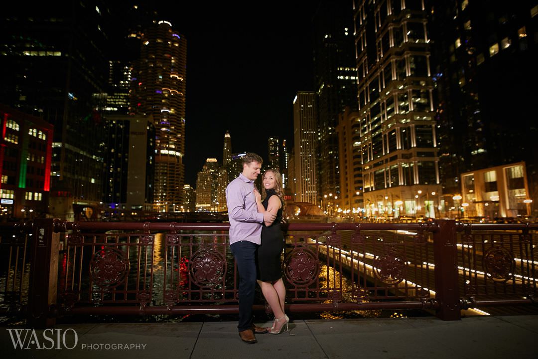 river-roast-engagement-bridge-chicago Chicago winter engagement session - Lucy + John